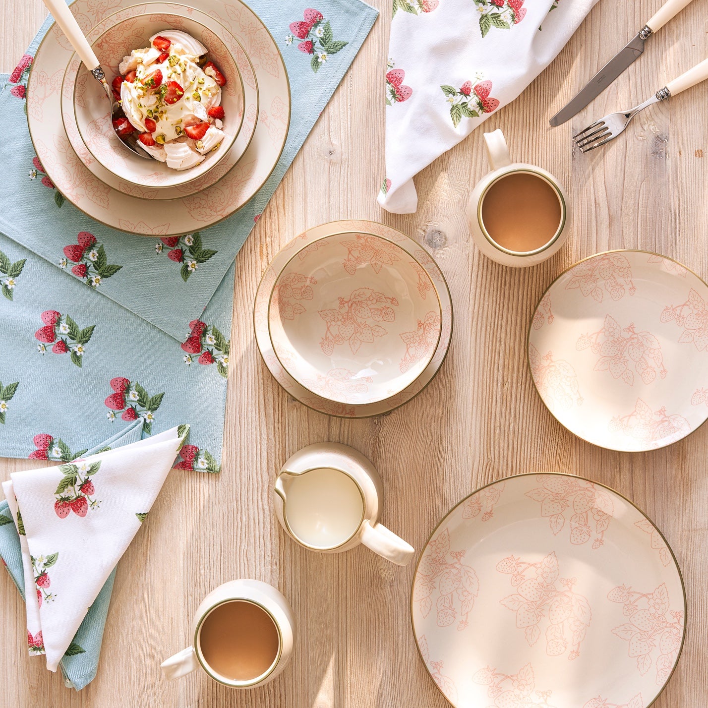 Strawberries Stoneware Dessert Bowl