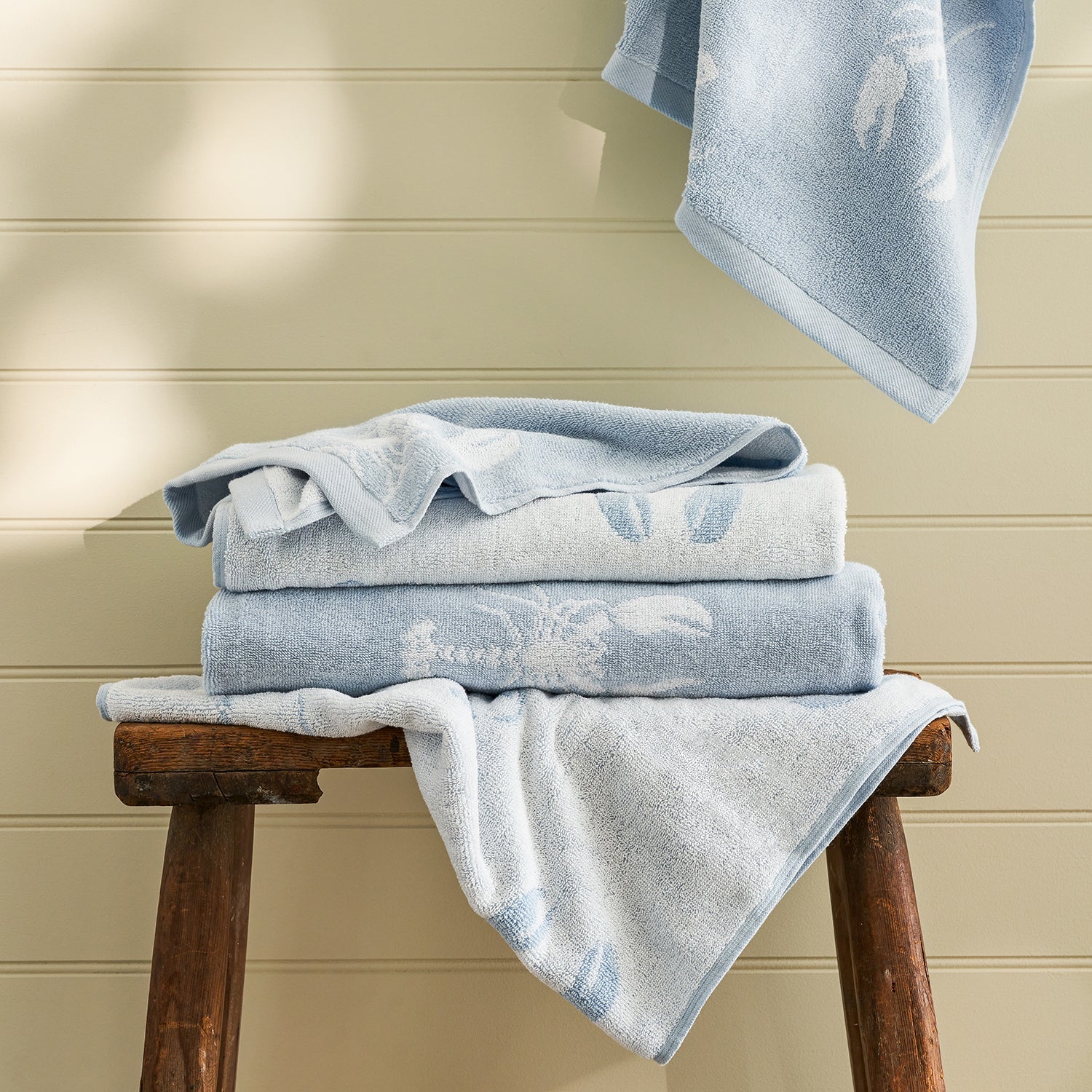 Blue lobster print bathroom towels by Sophie Allport detail