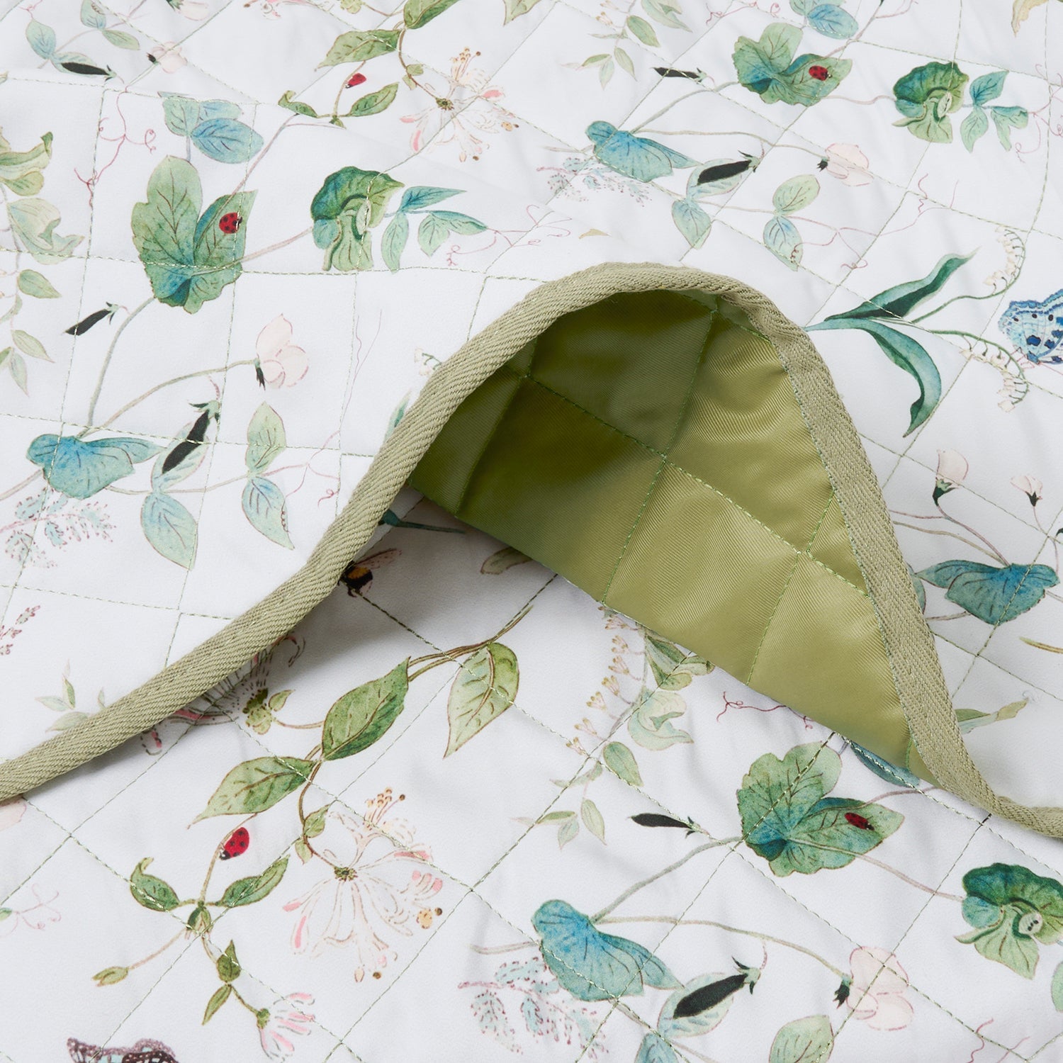 White picnic blanket with floral print by Sophie Allport quilt detail