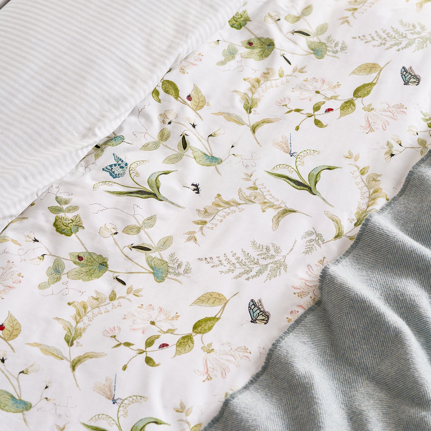 White cotton bedding set with floral print by Sophie Allport print detail