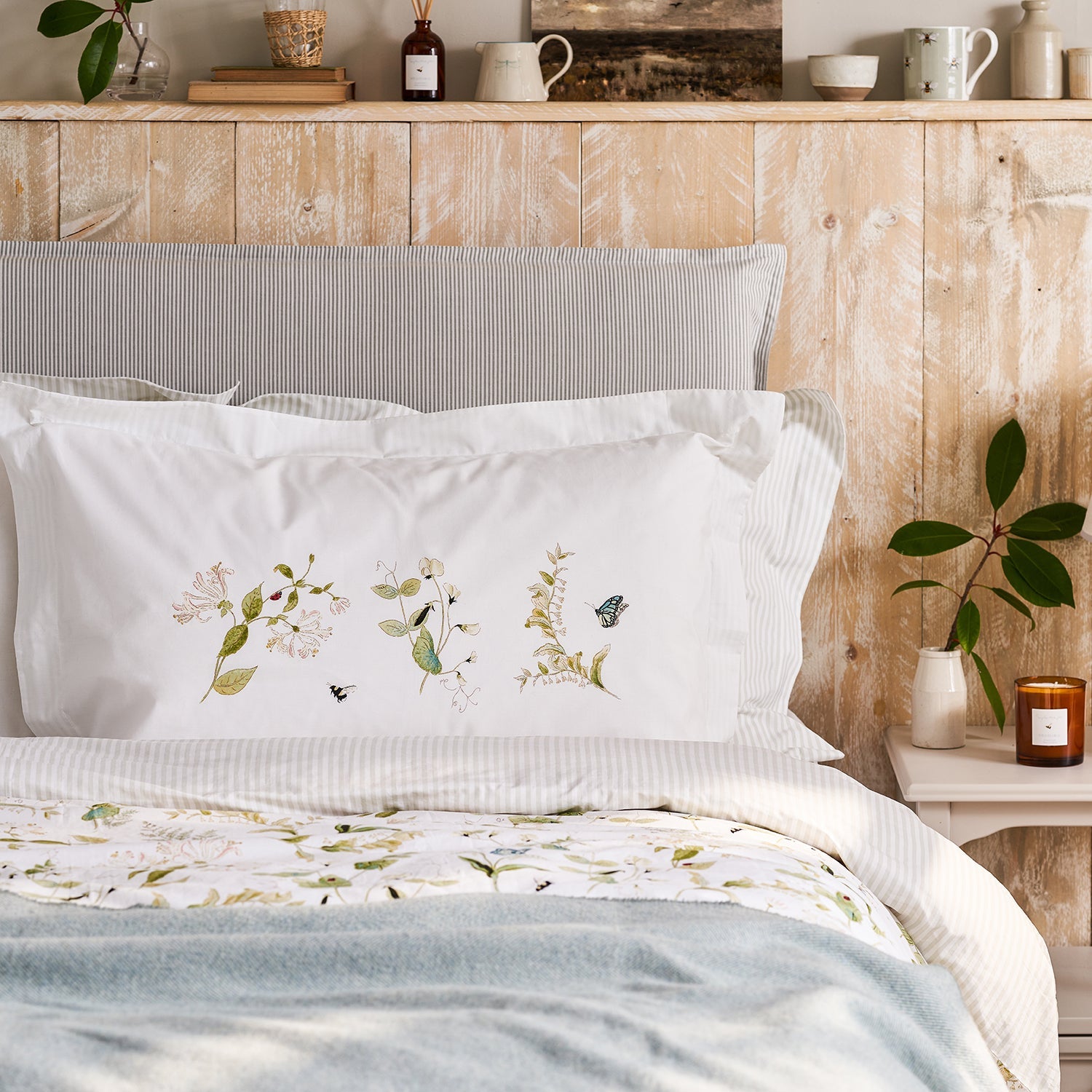 White cotton bedding set with floral print by Sophie Allport pillow detail